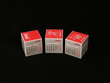 Магнитные кубики календаря